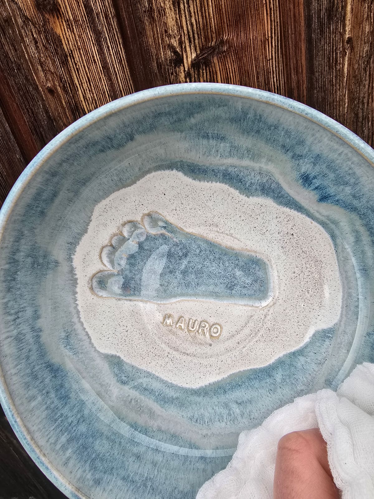 Graublaue Schale mit gestempeltem Boden, von oben